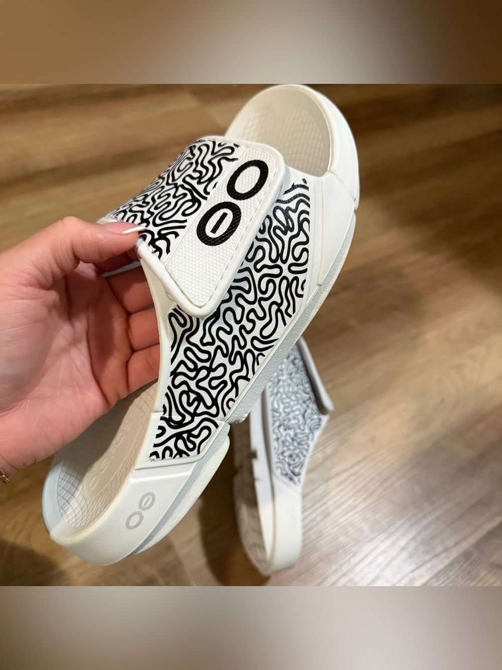 OOFOS OOahh Sport Flex Limited Slide White Labyrinth Size M8/W10 - Picture 10 of 12